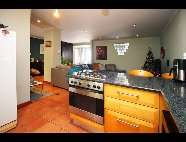 2 BEDROOM APARTMENT FOR SALE IN HOUGHTON ESTATE